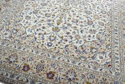 Close-up detail of 2000s Kashan rug from Iran / Persia showing Wool weave
