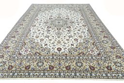 Surface texture of 2000s Kashan rug with natural Wool and intricate pattern