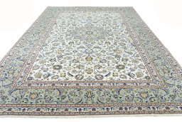 Surface texture of 2000s Kashan rug with natural Wool and intricate pattern