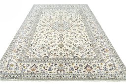 Surface texture of 2000s Kashan rug with natural Wool and intricate pattern