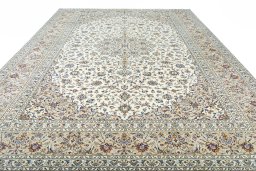Surface texture of 2000s Kashan rug with natural Wool and intricate pattern