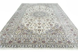Surface texture of 2000s Kashan rug with natural Wool and intricate pattern