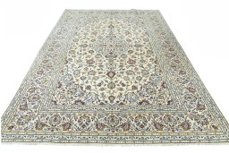 Surface texture of 2000s Kashan rug with natural Wool and intricate pattern