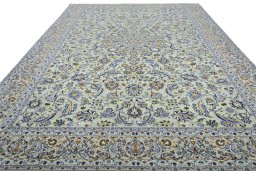 Surface texture of 2000s Kashan rug with natural Wool and intricate pattern