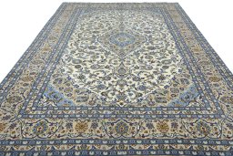 Surface texture of 2000s Kashan rug with natural Wool and intricate pattern