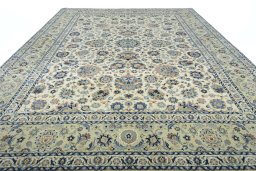 Surface texture of 1950s Kashan rug with natural Wool and intricate pattern