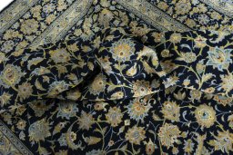 Surface texture of 2000s Kashan rug with natural Wool and intricate pattern