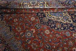 Close-up detail of New Kashan rug from Iran / Persia showing Cork weave