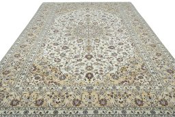Surface texture of 2000s Kashan rug with natural Wool and intricate pattern