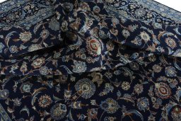 Surface texture of 2000s Kashan rug with natural Wool and intricate pattern