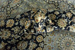 Surface texture of 2000s Kashan rug with natural Wool and intricate pattern