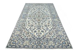 Surface texture of 2000s Kashan rug with natural Wool and intricate pattern