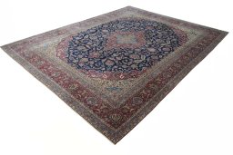 Corner detail of 1930s Kashan rug showing border pattern and Wool pile