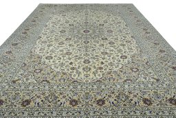 Surface texture of 2000s Kashan rug with natural Wool and intricate pattern
