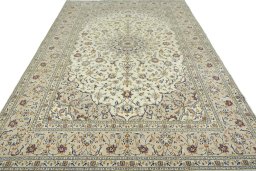 Surface texture of 2000s Kashan rug with natural Wool and intricate pattern