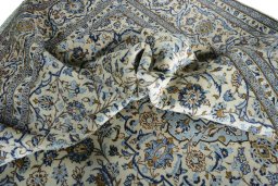 Surface texture of 2000s Kashan rug with natural Wool and intricate pattern