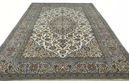 Surface texture of 2000s Kashan rug with natural Wool and intricate pattern
