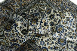 Surface texture of 2000s Kashan rug with natural Wool and intricate pattern
