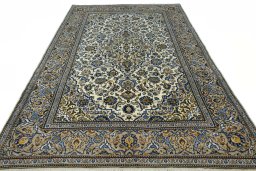 Surface texture of 2000s Kashan rug with natural Wool and intricate pattern