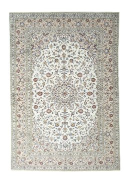Full view of New Kashan rug from Iran / Persia, 294 × 202 cm in Beige tones
