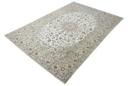 Corner detail of New Kashan rug showing border pattern and Wool pile