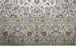 Full view of New Kashan rug from Iran / Persia, 294 × 202 cm in Beige tones