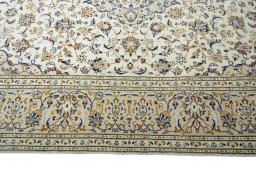 Corner detail of New Kashan rug showing border pattern and Wool pile
