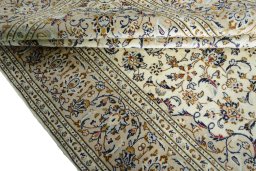 Close-up detail of New Kashan rug from Iran / Persia showing Wool weave
