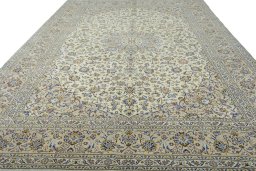Surface texture of 2000s Kashan rug with natural Wool and intricate pattern