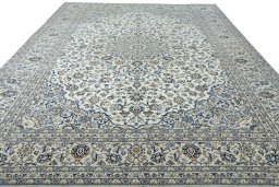 Surface texture of 2000s Kashan rug with natural Wool and intricate pattern