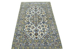 Surface texture of 2000s Kashan rug with natural Wool and intricate pattern