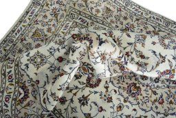 Surface texture of 2000s Kashan rug with natural Wool and intricate pattern