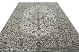Surface texture of 2000s Kashan rug with natural Wool and intricate pattern