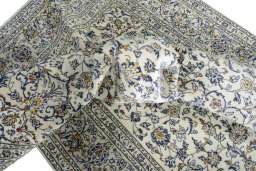 Surface texture of 2000s Kashan rug with natural Wool and intricate pattern