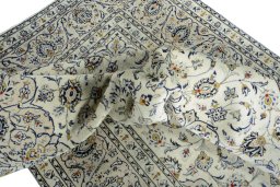 Surface texture of 2000s Kashan rug with natural Wool and intricate pattern