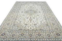 Surface texture of 2000s Kashan rug with natural Wool and intricate pattern