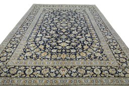 Surface texture of 2000s Kashan rug with natural Wool and intricate pattern