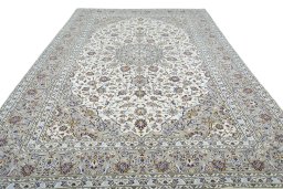 Surface texture of 2000s Kashan rug with natural Wool and intricate pattern