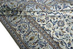 Close-up detail of 2000s Kashan rug from Iran / Persia showing Wool weave