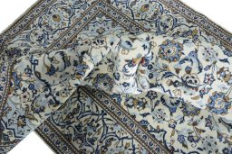 Surface texture of 2000s Kashan rug with natural Wool and intricate pattern