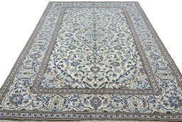 Surface texture of 2000s Kashan rug with natural Wool and intricate pattern