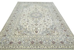 Surface texture of New Kashan rug with natural Wool and intricate pattern