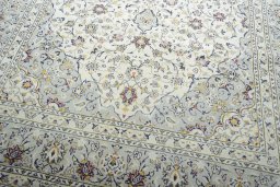 Close-up detail of New Kashan rug from Iran / Persia showing Wool weave