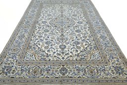 Surface texture of 2000s Kashan rug with natural Wool and intricate pattern