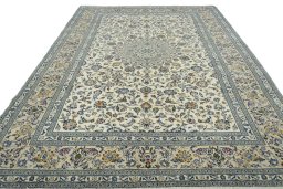 Surface texture of 2000s Kashan rug with natural Wool and intricate pattern