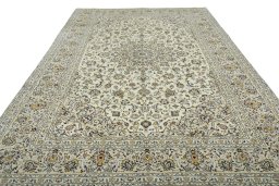 Surface texture of 2000s Kashan rug with natural Wool and intricate pattern