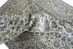 Surface texture of 2000s Kashan rug with natural Wool and intricate pattern