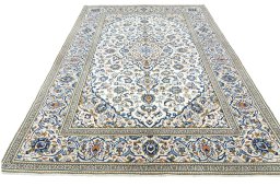 Surface texture of 2000s Kashan rug with natural Wool and intricate pattern