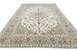 Surface texture of New Kashan rug with natural Wool and intricate pattern