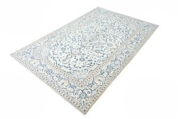 Corner detail of New Kashan rug showing border pattern and Wool pile